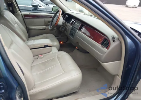2005 Lincoln Town Car Signature Limited из США, поврежденный, VIN 1LNHM82W85Y649993